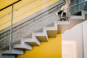 Peut-on vraiment faire taire un escalier grinçant avec du WD-40 ?
