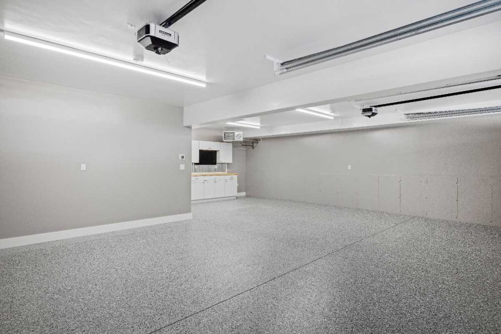 Intérieur de garage vide et propre