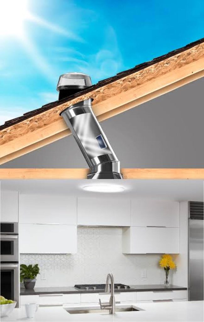 Fenêtre de toit dans la cuisine d'une maison